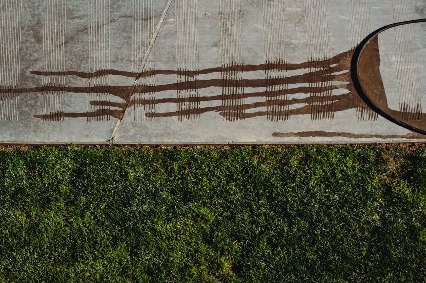 Cleaning red clay and rust stains from concrete